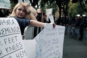Gelombang unjuk rasa di Siprus menyikapi kebijakan yang dinilai memberatkan nasabah perbankan