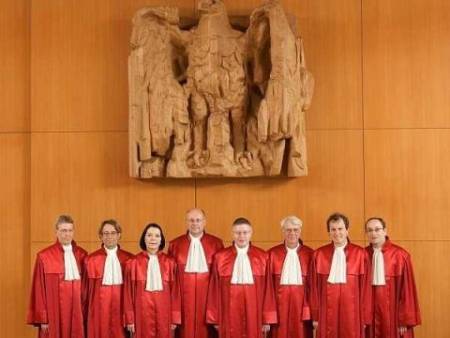 Hakim-hakim Bundesverfassungsgericht pertanyakan legalitas OMT